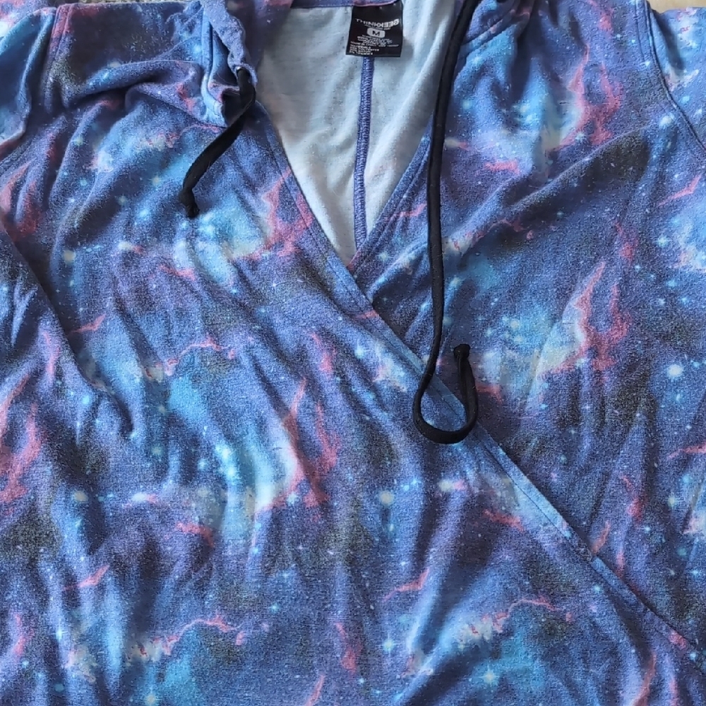 5 for $25 Blue and Purple Graphic Wrap Sweatshirt with 3/4 Sleeves - Picture 4 of 4